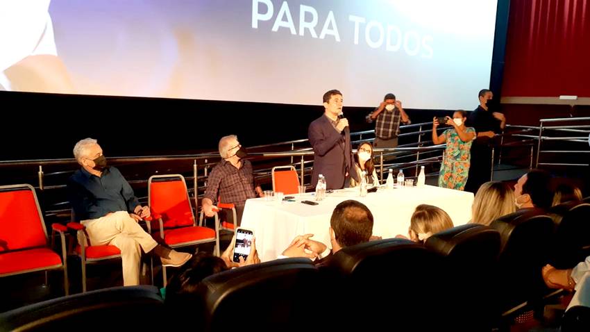 Moro diz que é candidato que entrega resultados e que vai além da bandeira de combate a corrupção